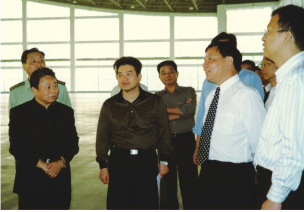 荆门市市长孙忠焕在董事长夏国良陪同下莅临荆门国际会展中心